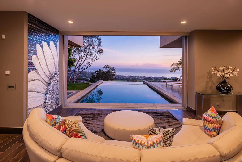 La Jolla, CA 92037,7232 Romero Dr