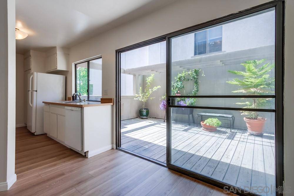 La Jolla, CA 92037,8450 Via Sonoma #103
