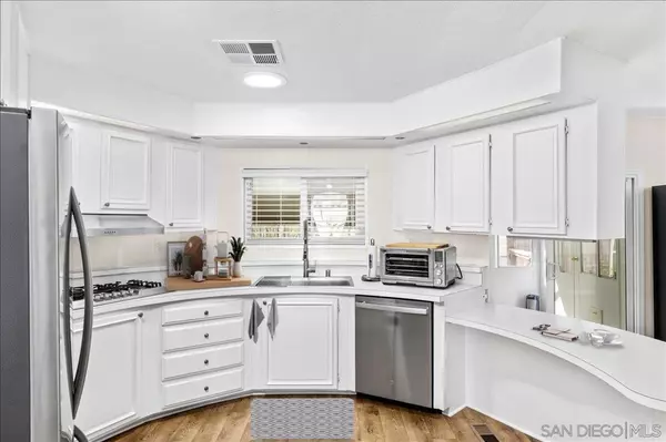 Carlsbad, CA 92011,7027 San Bartolo