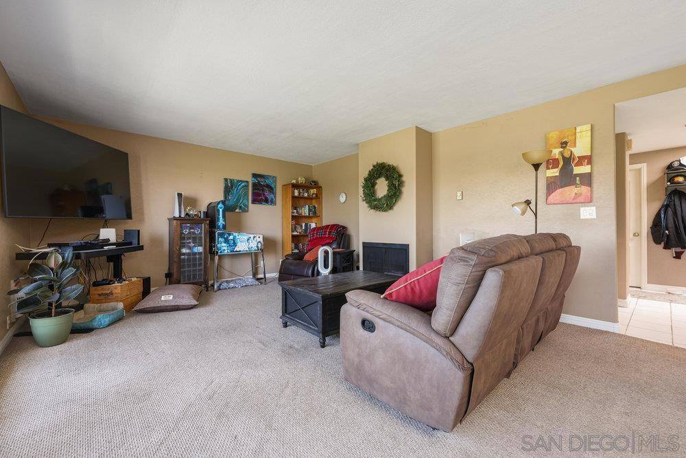 Carlsbad, CA 92009,2348 La Costa Ave #415