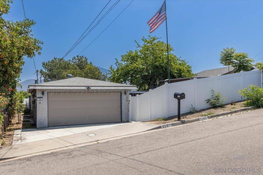Spring Valley, CA 91977,753 La Presa Ave