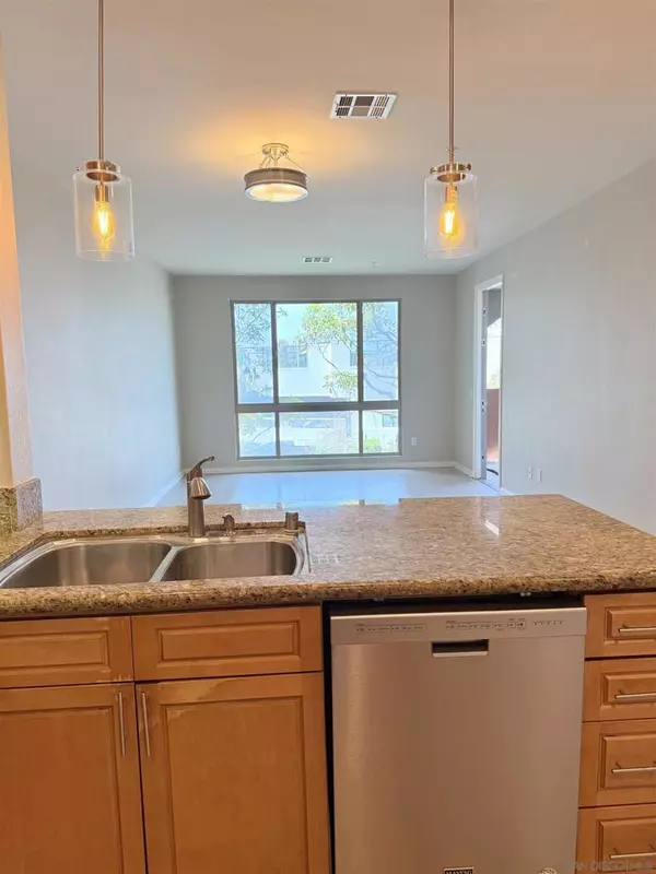 San Diego, CA 92130,3857 Pell Pl #117