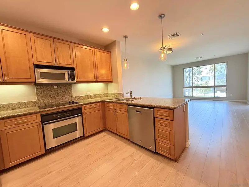 3857 Pell Pl #117, San Diego, CA 92130