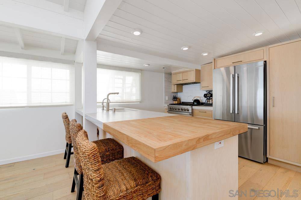 Carlsbad, CA 92008,2633 Ocean St