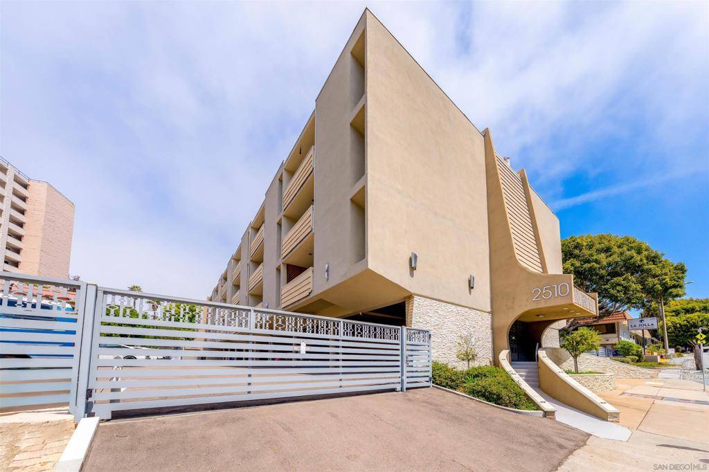 La Jolla, CA 92037,2510 Torrey Pines #212