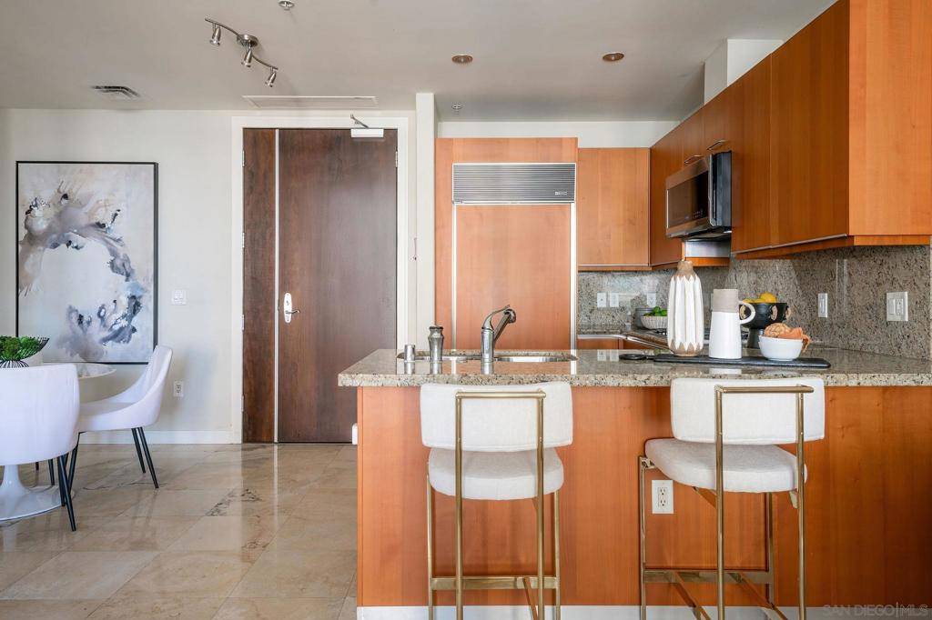 San Diego, CA 92101,550 Front St #702