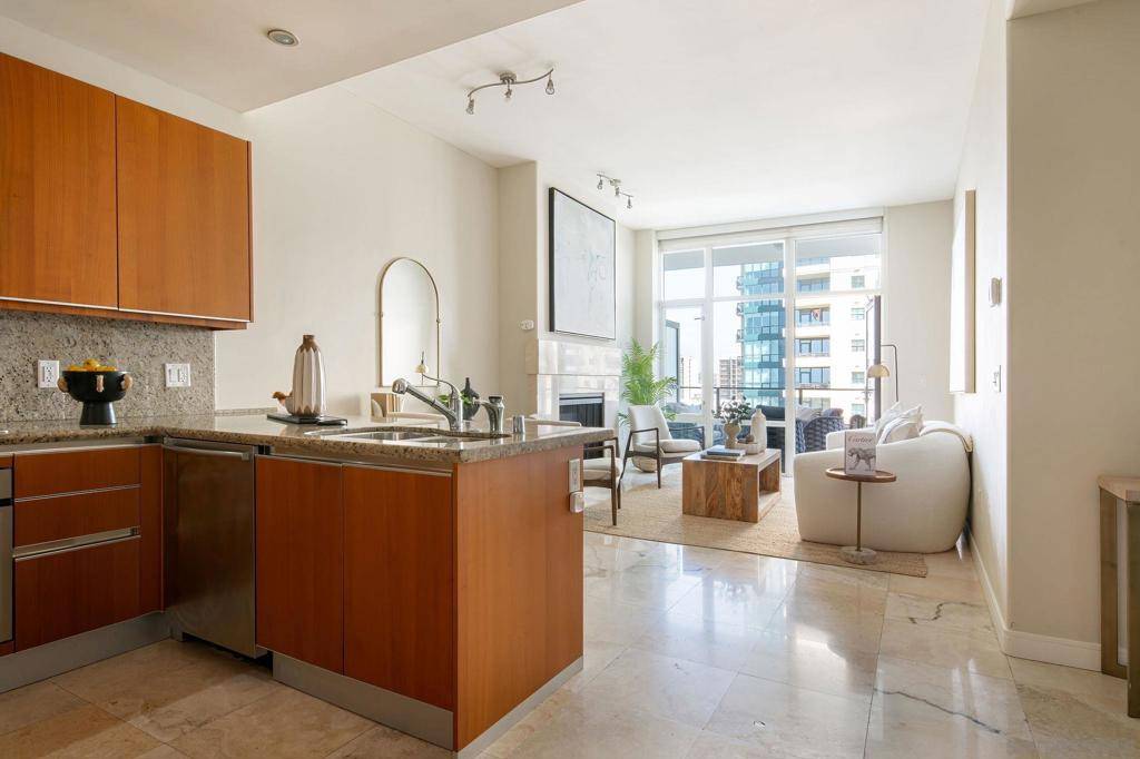 San Diego, CA 92101,550 Front St #702