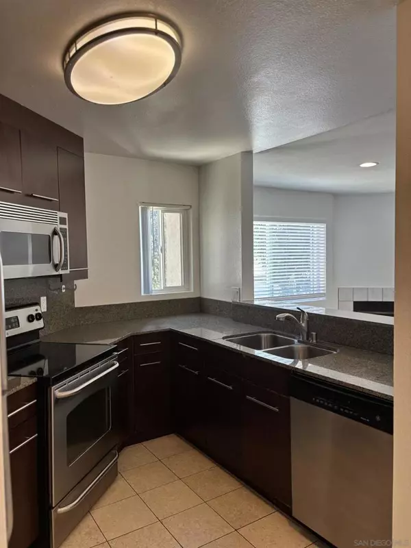 San Diego, CA 92122,7425 Charmant Dr E #2812