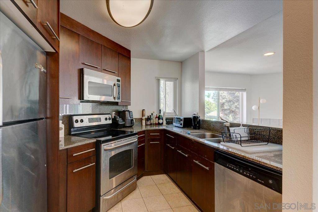San Diego, CA 92122,7425 Charmant Dr E #2812