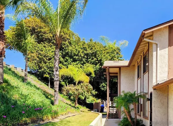 8293 ECHO DELL RD, San Diego, CA 92119