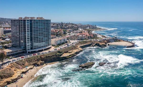 La Jolla, CA 92037,939 Coast Blvd #4A