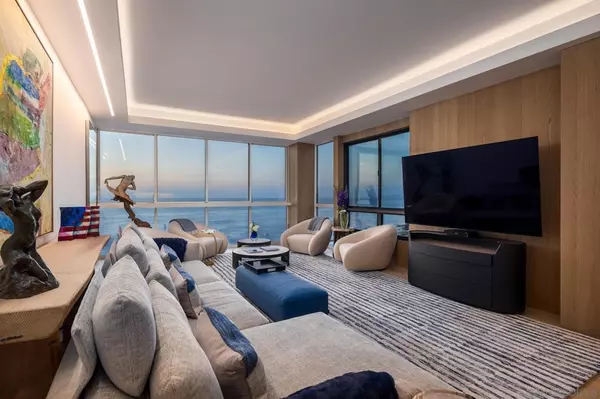La Jolla, CA 92037,939 Coast Blvd #4A