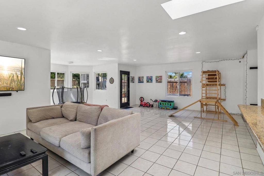 Chula Vista, CA 91910,712 Paseo Del Rey