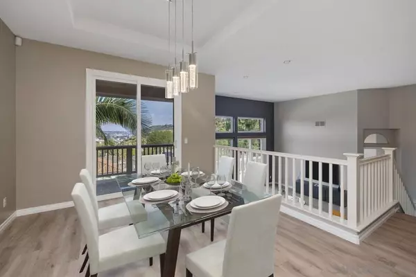 6013 Oakgate Row, La Jolla, CA 92037