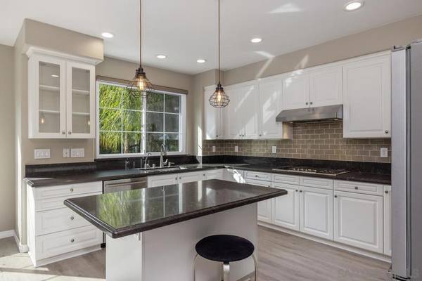 6013 Oakgate Row, La Jolla, CA 92037