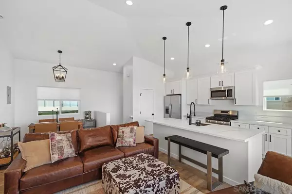 San Diego, CA 92107,4467 Long Branch Ave