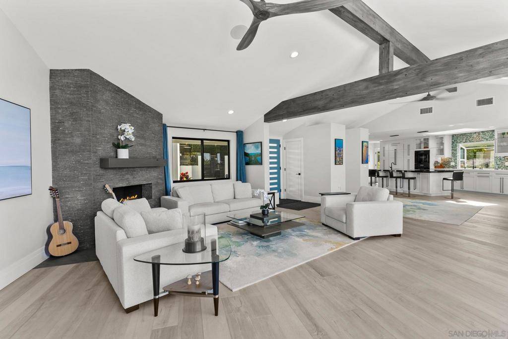La Jolla, CA 92037,7982 Roseland Dr