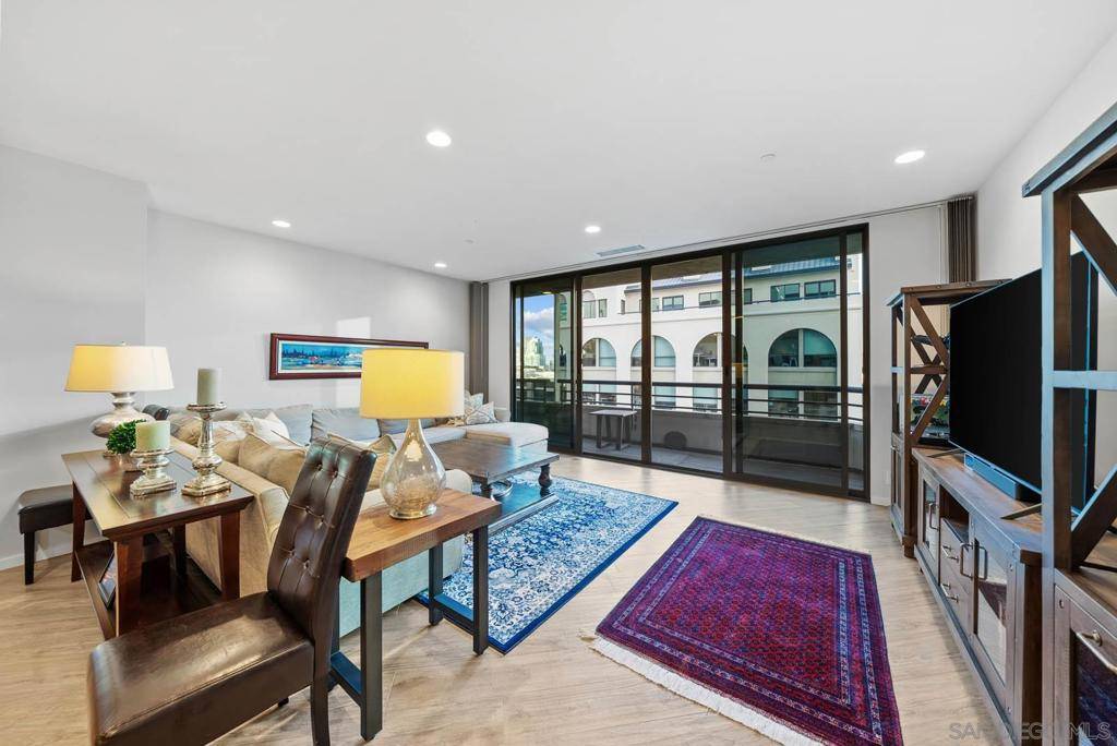San Diego, CA 92101,700 Front St #510