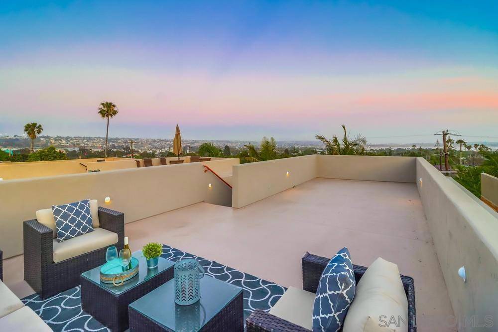2318 Chalcedony St, San Diego, CA 92109