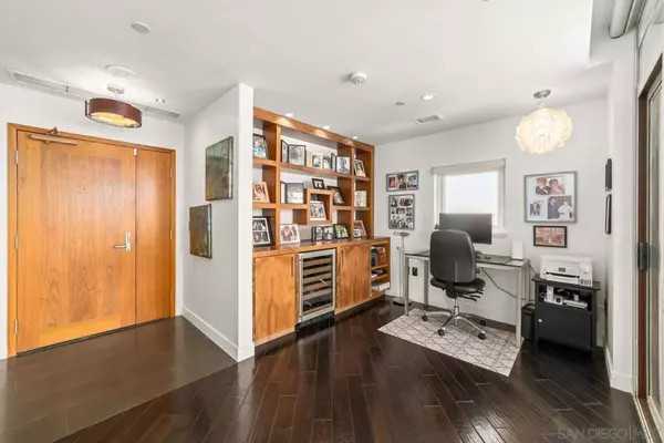 San Diego, CA 92101,700 W Harbor #2101