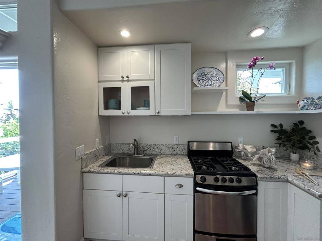 Cardiff By The Sea, CA 92007,2510 Montgomery #B