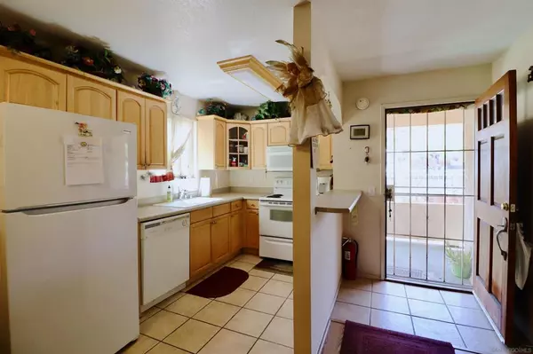 San Diego, CA 92114,6454 Akins Ave #408