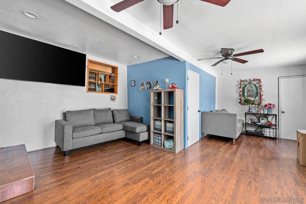 Fallbrook, CA 92028,124 E View St