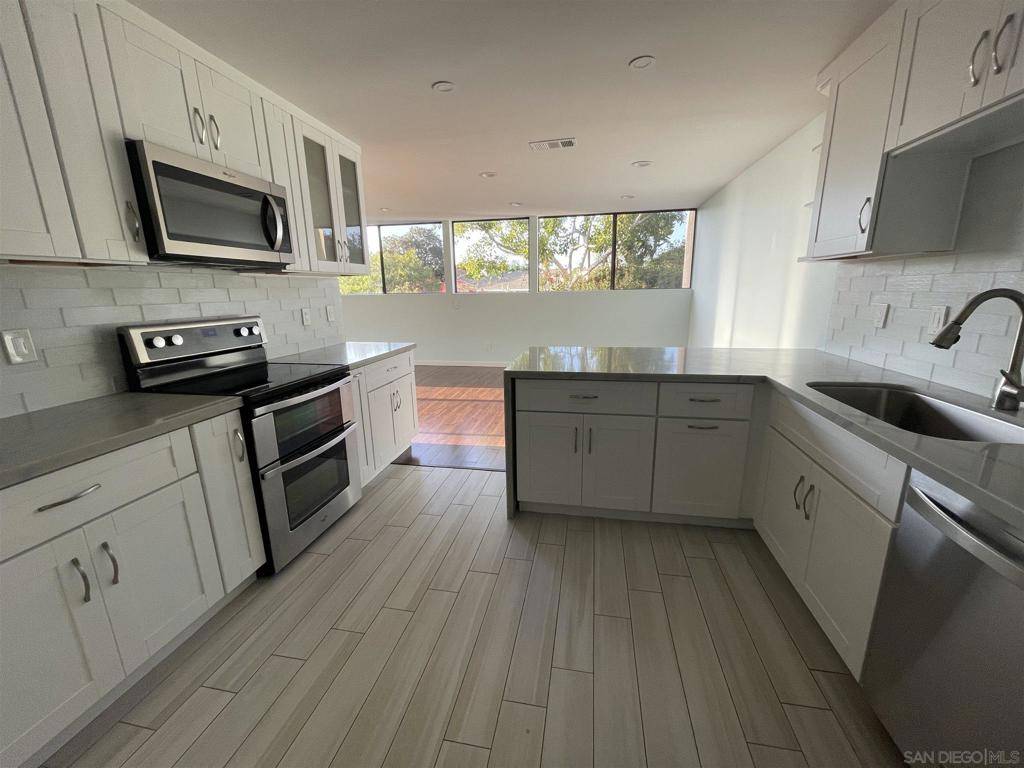 La Jolla, CA 92037,2420 Torrey Pines Rd #304B