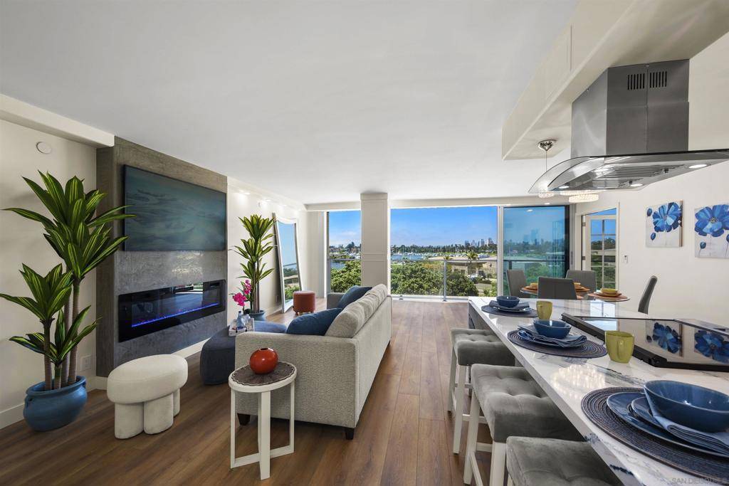 1820 Avenida del Mundo #208, Coronado, CA 92118
