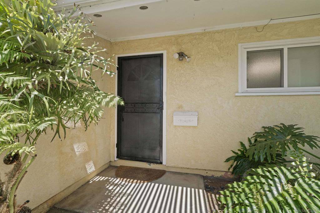 San Diego, CA 92117,5768 CAMBER DR