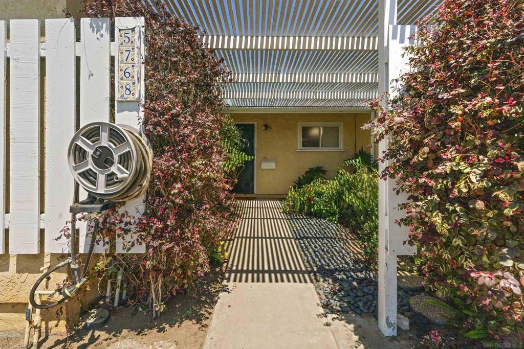 San Diego, CA 92117,5768 CAMBER DR
