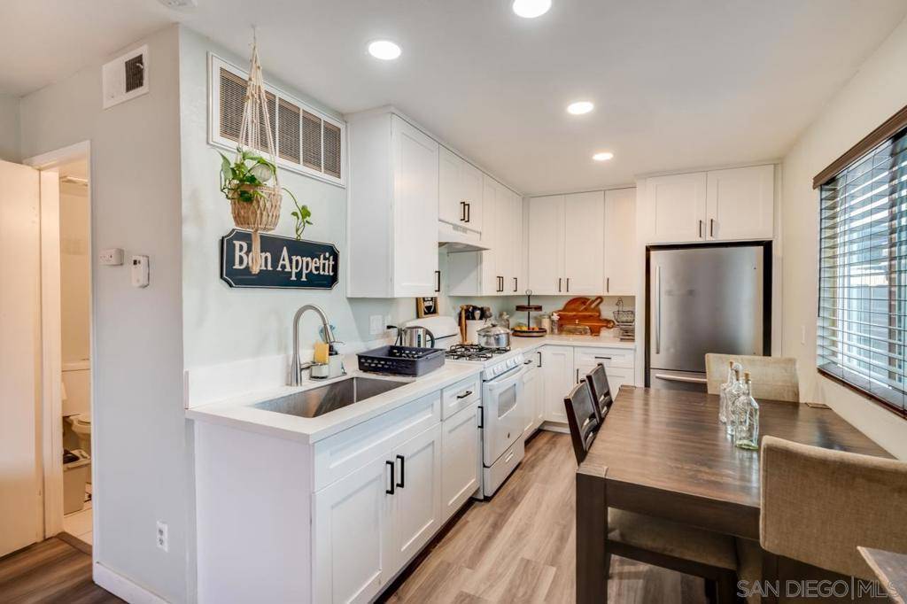 Spring Valley, CA 91977,8713 15 Central Way