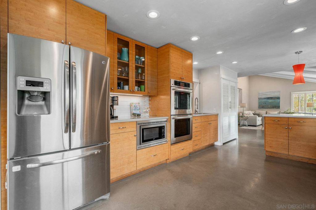 Escondido, CA 92029,3213 Avenida Hacienda