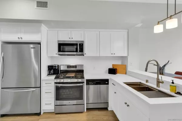 San Diego, CA 92101,445 Island Ave #303