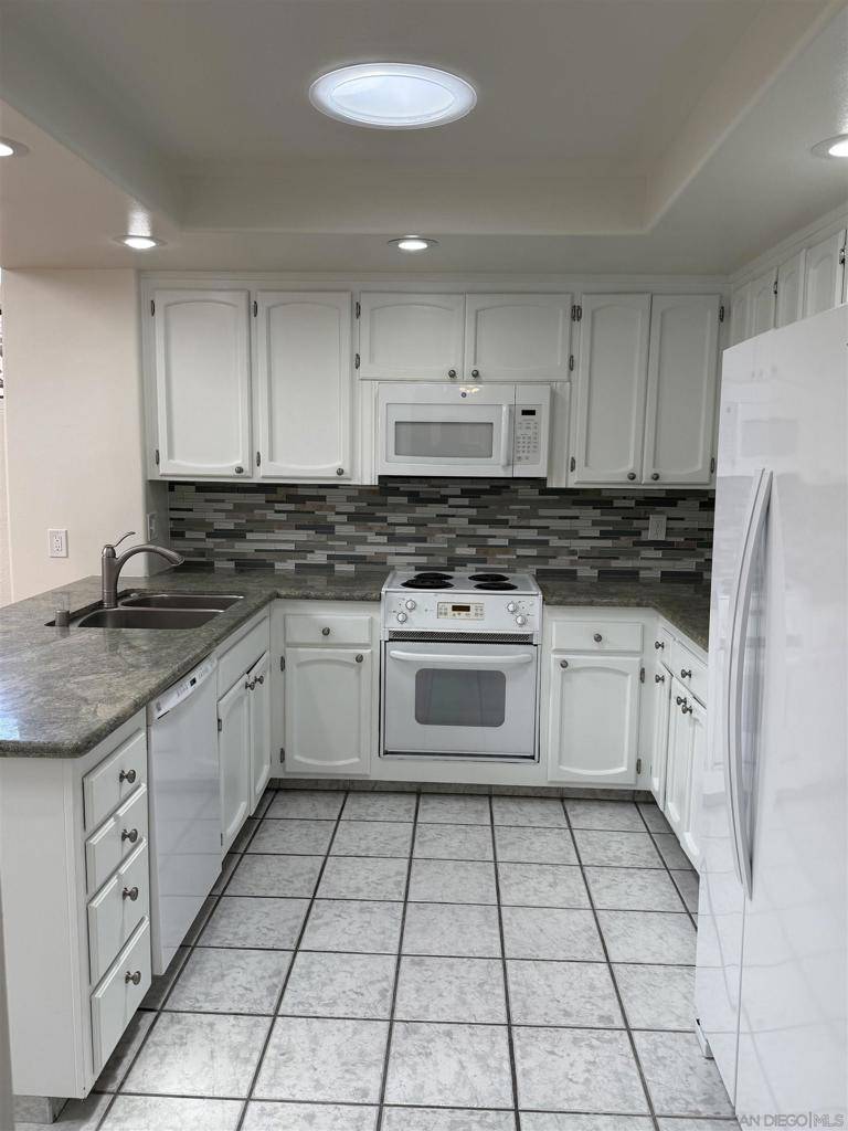 San Diego, CA 92128,16533 Caminito Vecinos #53