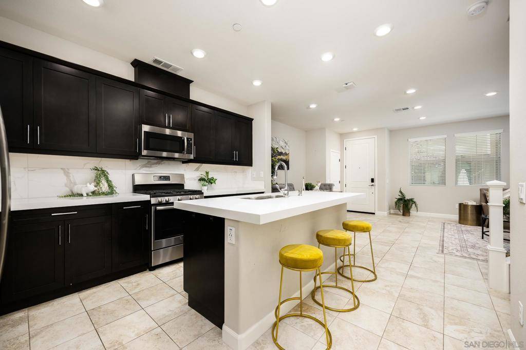 Vista, CA 92084,1192 Delpy View Pt