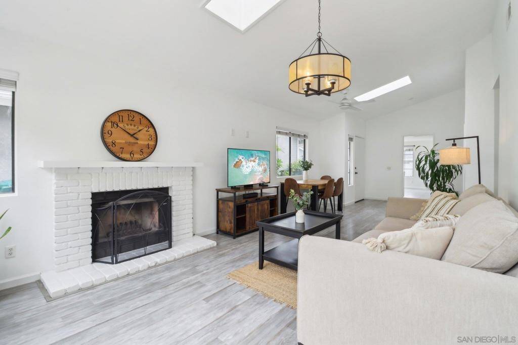 Carlsbad, CA 92011,6872 Shearwaters Drive