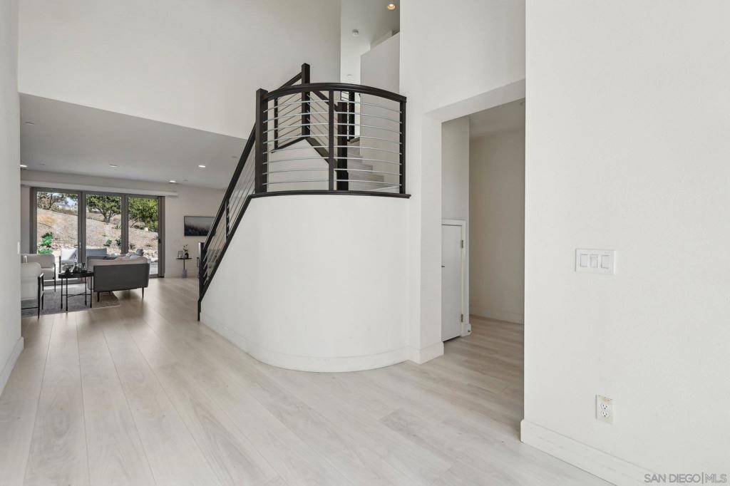 San Diego, CA 92121,5970 Shaw Lopez Row