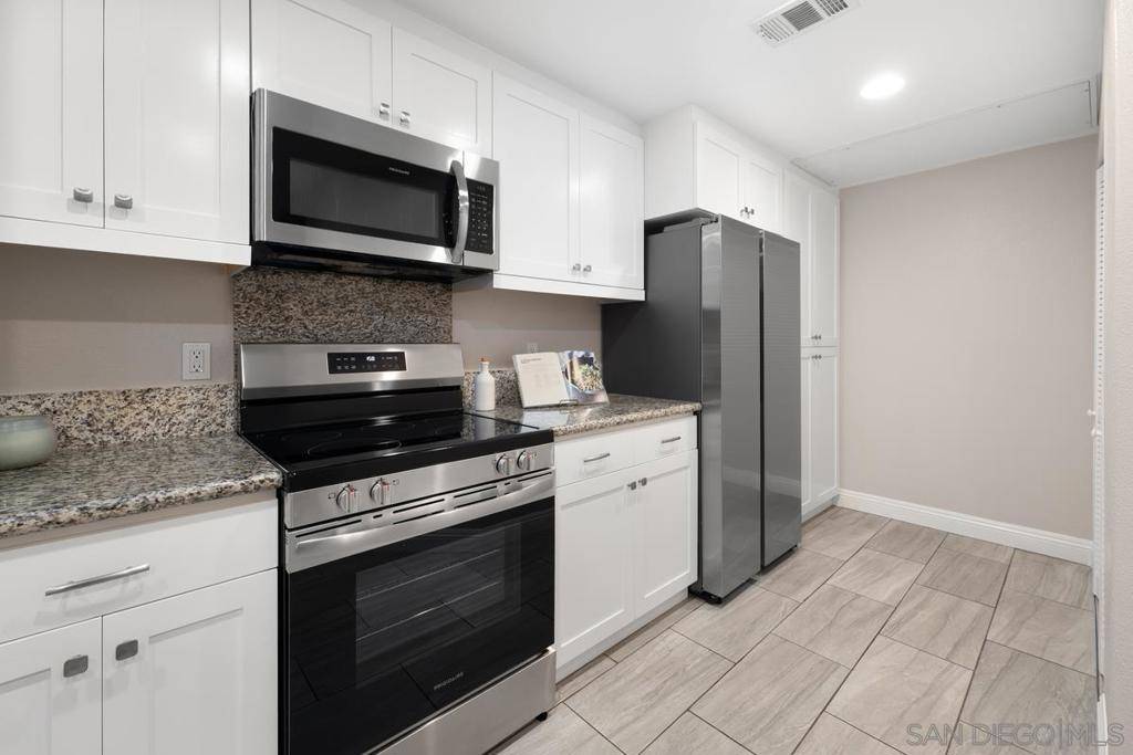 La Jolla, CA 92037,9229 Regents Rd #L124