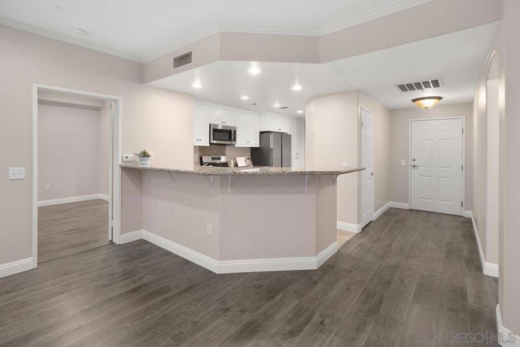 La Jolla, CA 92037,9229 Regents Rd #L124