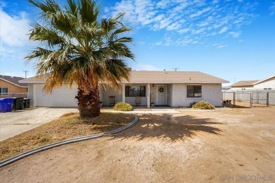 22394 Lone Eagle Rd, Apple Valley, CA 92308