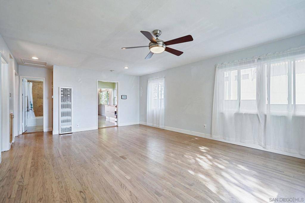 San Diego, CA 92109,5277 Cass St