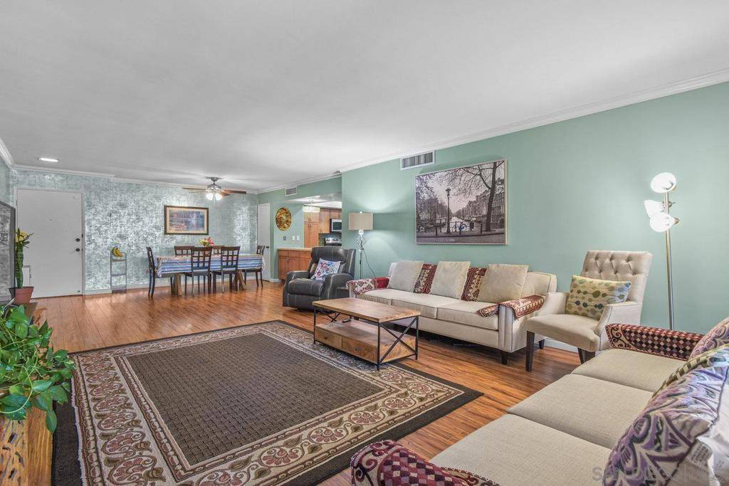 La Mesa, CA 91942,4900 Rosehedge Dr #209