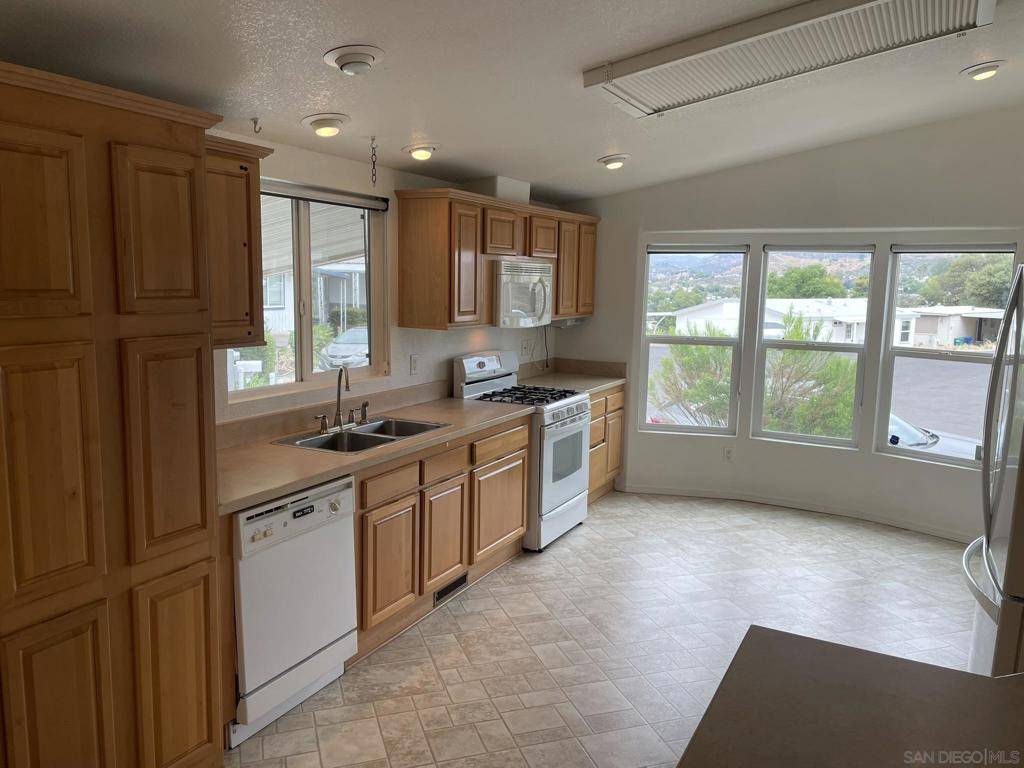 El Cajon, CA 92021,13300 Los Coches Rd. E #114