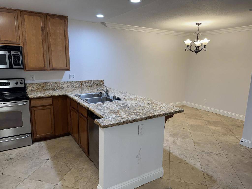 Escondido, CA 92026,1075 N Escondido Blvd #104