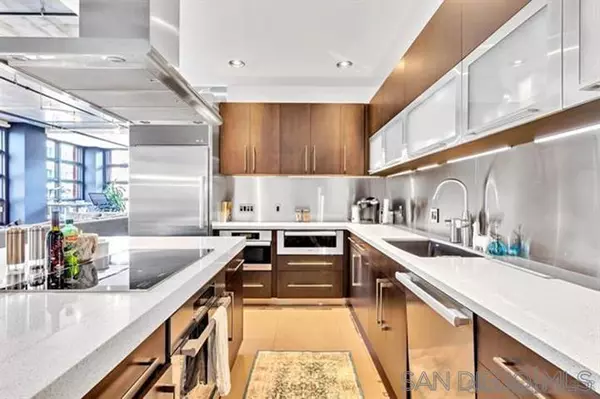 San Diego, CA 92101,877 Island Ave #206