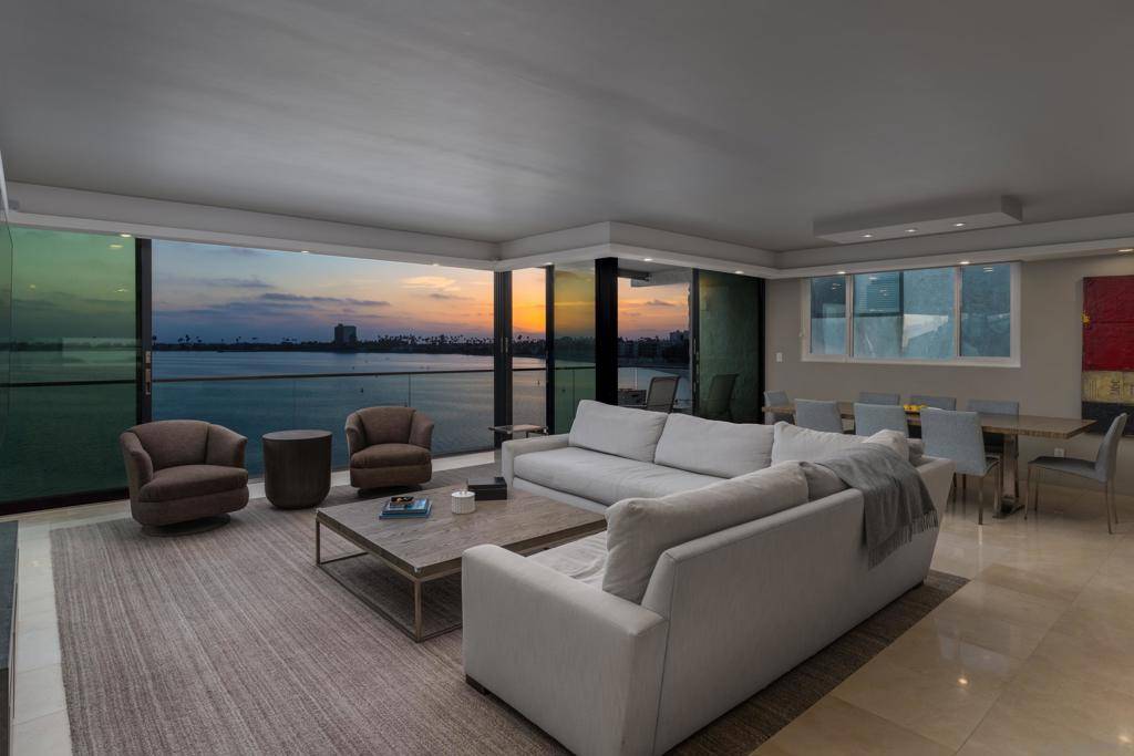 3860 Riviera Dr #Unit 301, San Diego, CA 92109