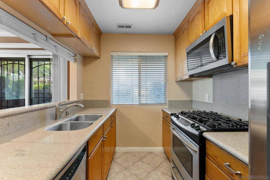 El Cajon, CA 92019,967 Amistad Pl #A