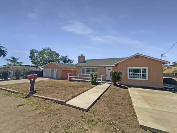 Ramona, CA 92065,325 F St