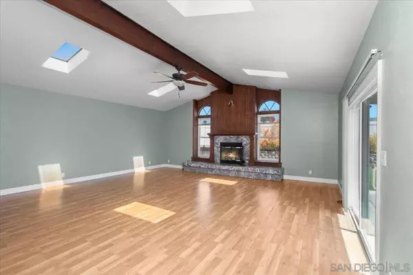 San Diego, CA 92123,9522 Fairbanks